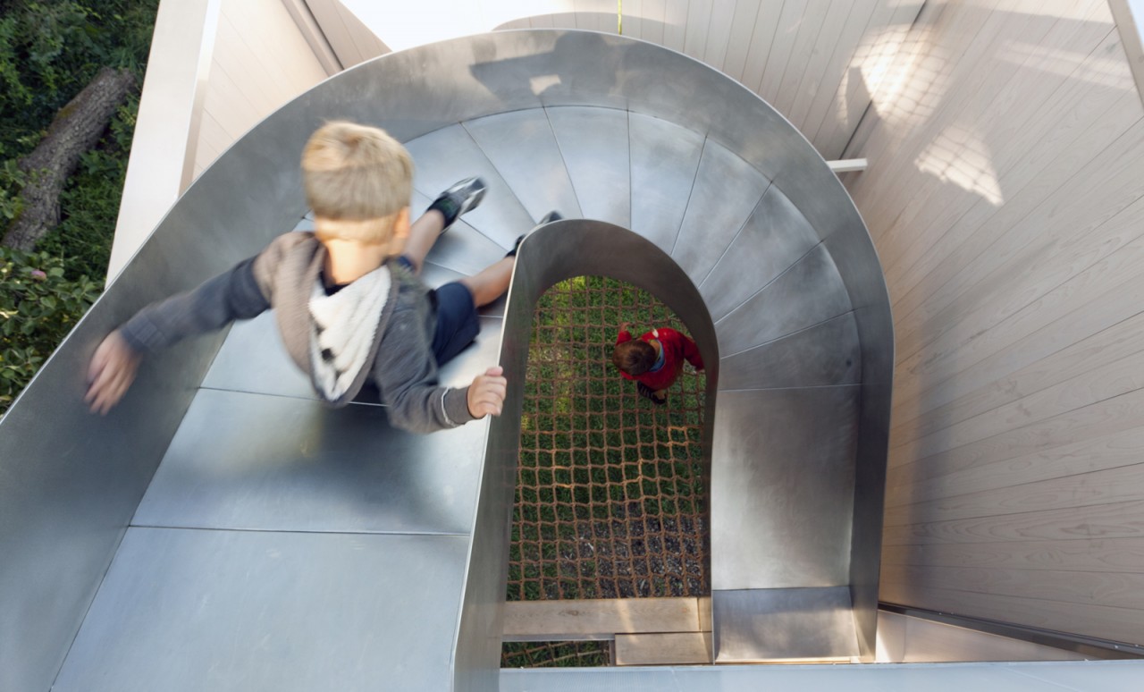 Modern Treehouse Garrison, NY - Child on Slide